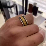 Çelik Ortası Sarı Kenarları Siyah Erkek Yüzük